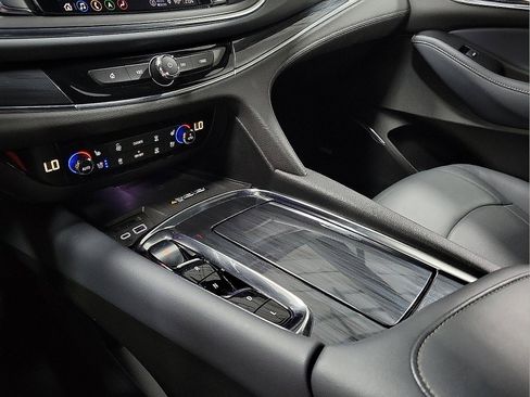 Used 2024 Buick Enclave Premium image 15