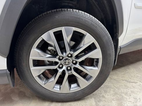 Used 2023 Toyota RAV4 XLE Premium image 29