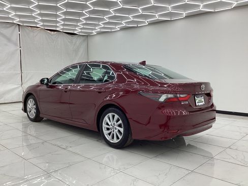 Used 2021 Toyota Camry LE image 12