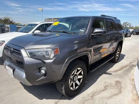 Used 2021 Toyota 4Runner TRD Off-Road AWD/4WD image 2