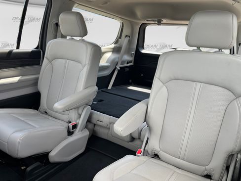 Used 2022 Jeep Wagoneer Series III w/ Flexible Seating Group AWD/4WD image 13