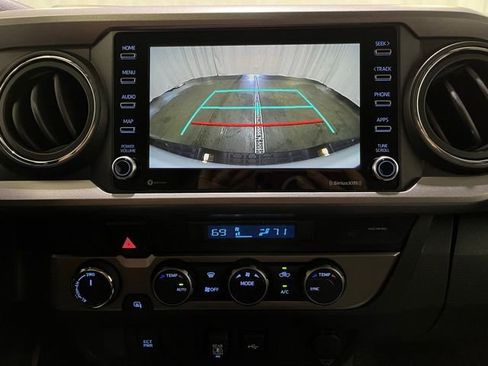 Certified 2022 Toyota Tacoma SR5 AWD/4WD image 19