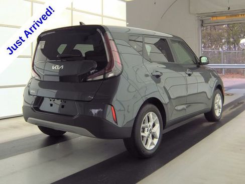 Used 2025 Kia Soul LX w/ LX Technology Package FWD image 3