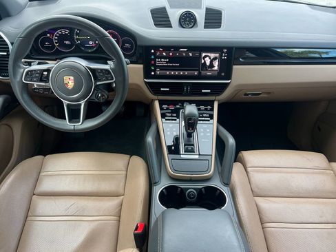 Used 2023 Porsche Cayenne image 12