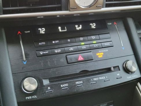 Used 2018 Lexus IS 300 AWD image 31