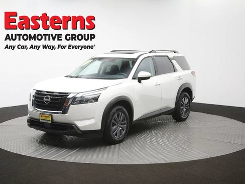 Used 2023 Nissan Pathfinder SV w/ SV Premium Package AWD/4WD image 58