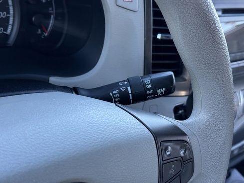 Used 2013 Toyota Sienna LE image 27