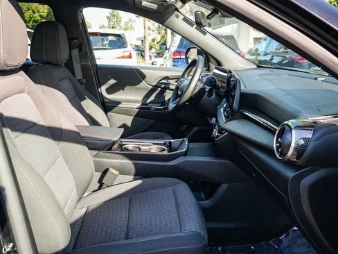 Used 2025 Chevrolet Equinox LT w/ Safety and Technology Package FWD image 14