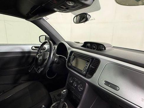Used 2014 Volkswagen Beetle TDI image 25