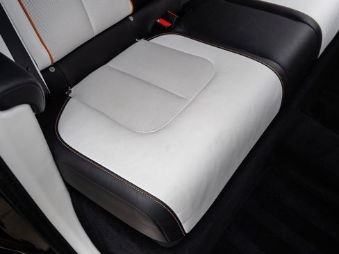 Used 2024 Rolls-Royce Cullinan image 50