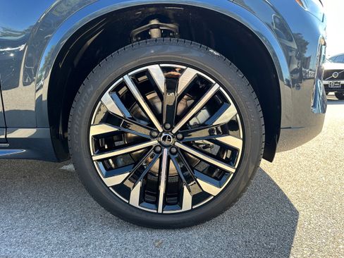 New 2026 Volvo XC90 B6 Plus w/ Protection Package Premier image 8