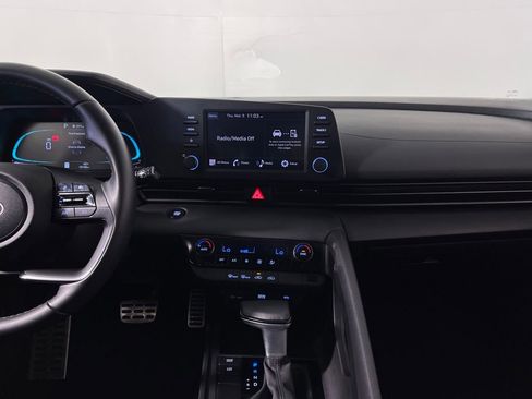 Certified 2025 Hyundai Elantra Sport image 16