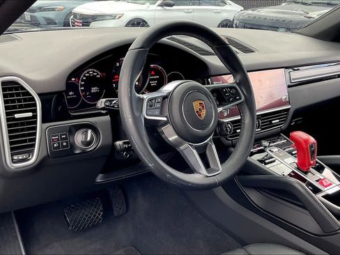 Used 2023 Porsche Cayenne Coupe image 15