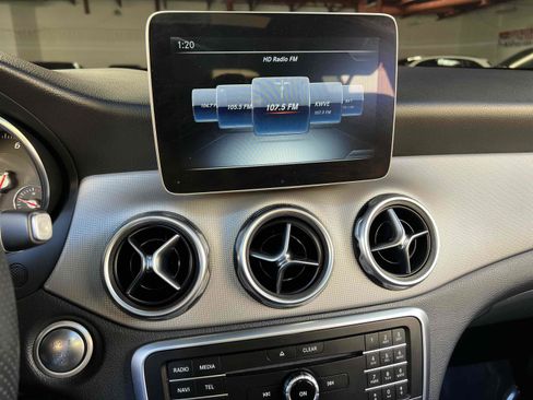 Used 2019 Mercedes-Benz GLA 250 4MATIC w/ Premium Package image 7