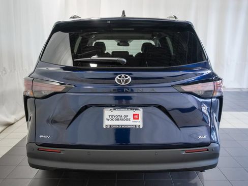 New 2026 Toyota Sienna XLE FWD image 5