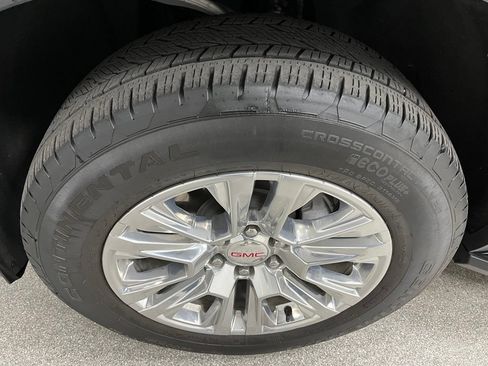 Used 2025 GMC Yukon XL Denali AWD/4WD image 15