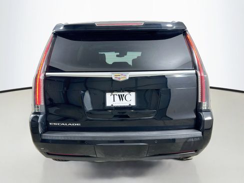 Used 2018 Cadillac Escalade Platinum AWD/4WD image 6