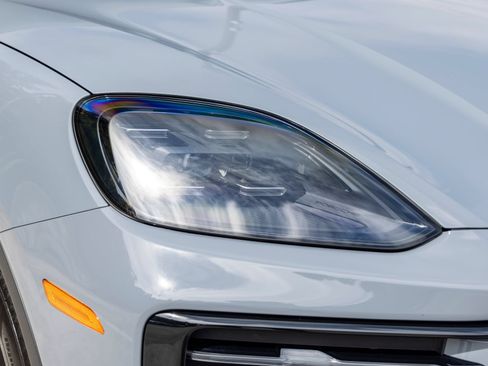 Certified 2026 Porsche Cayenne AWD/4WD image 15