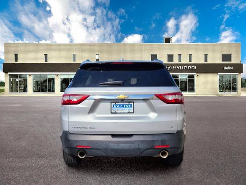 Used 2020 Chevrolet Traverse LT w/ Driver Confidence II Package AWD/4WD image 4