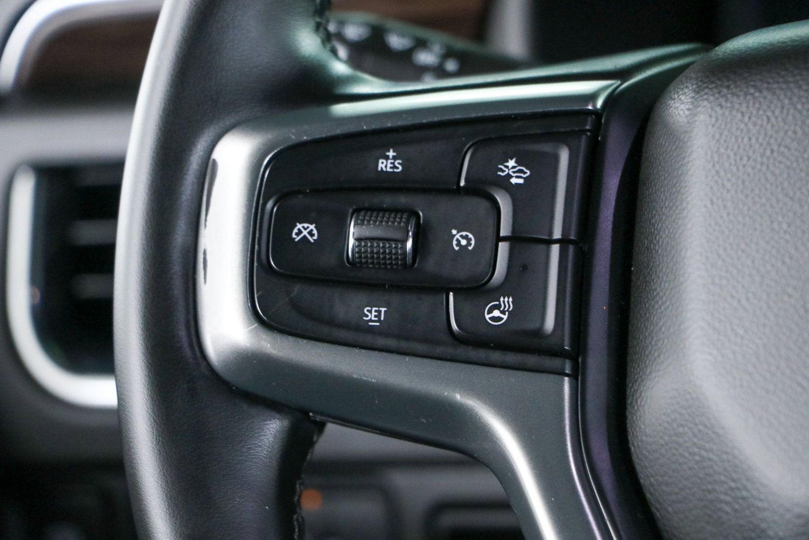 Used 2023 Chevrolet Tahoe LT w/ Luxury Package RWD image 14
