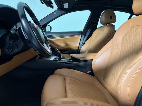 Used 2022 BMW 530i w/ Convenience Package RWD image 5