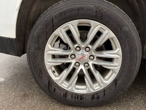 Used 2024 GMC Yukon SLT image 23