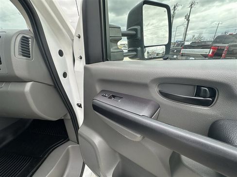 Used 2019 Nissan NV 3500 SL w/ Navigation Package RWD image 24