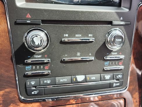 Used 2015 Lincoln Navigator 2WD image 23