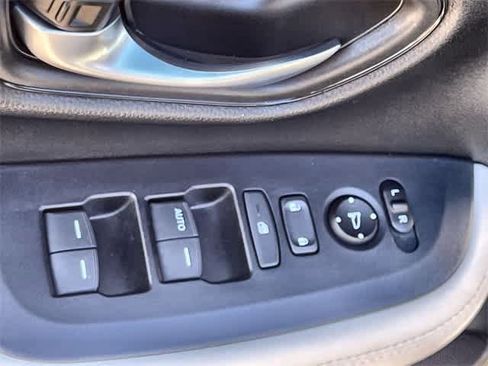 Certified 2025 Honda HR-V LX image 30