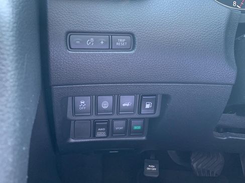 Used 2020 Nissan Rogue SV AWD/4WD image 12