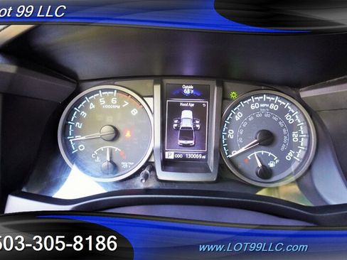 Used 2017 Toyota Tacoma TRD Off-Road w/ Premium & Technology Package AWD/4WD image 19