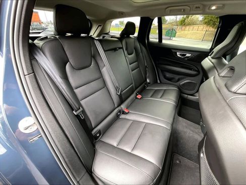 Used 2025 Volvo V60 B5 Cross Country Plus image 30