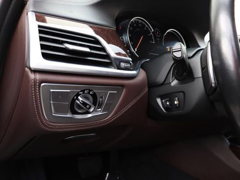 Used 2016 BMW 740i image 39