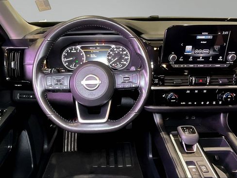 Used 2025 Nissan Pathfinder SV FWD image 9