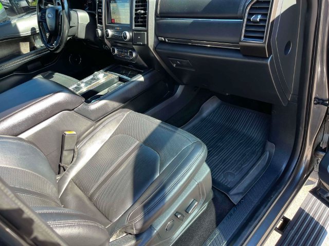 Used 2018 Ford Expedition Limited w/ Equipment Group 301A AWD/4WD image 25