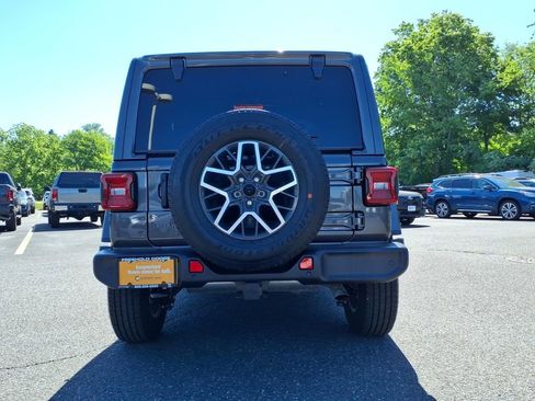Used 2025 Jeep Wrangler Unlimited Sahara w/ Safety Group AWD/4WD image 18