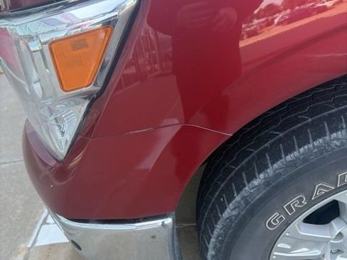 Used 2018 Nissan Titan SV w/ SV Convenience Package AWD/4WD image 10