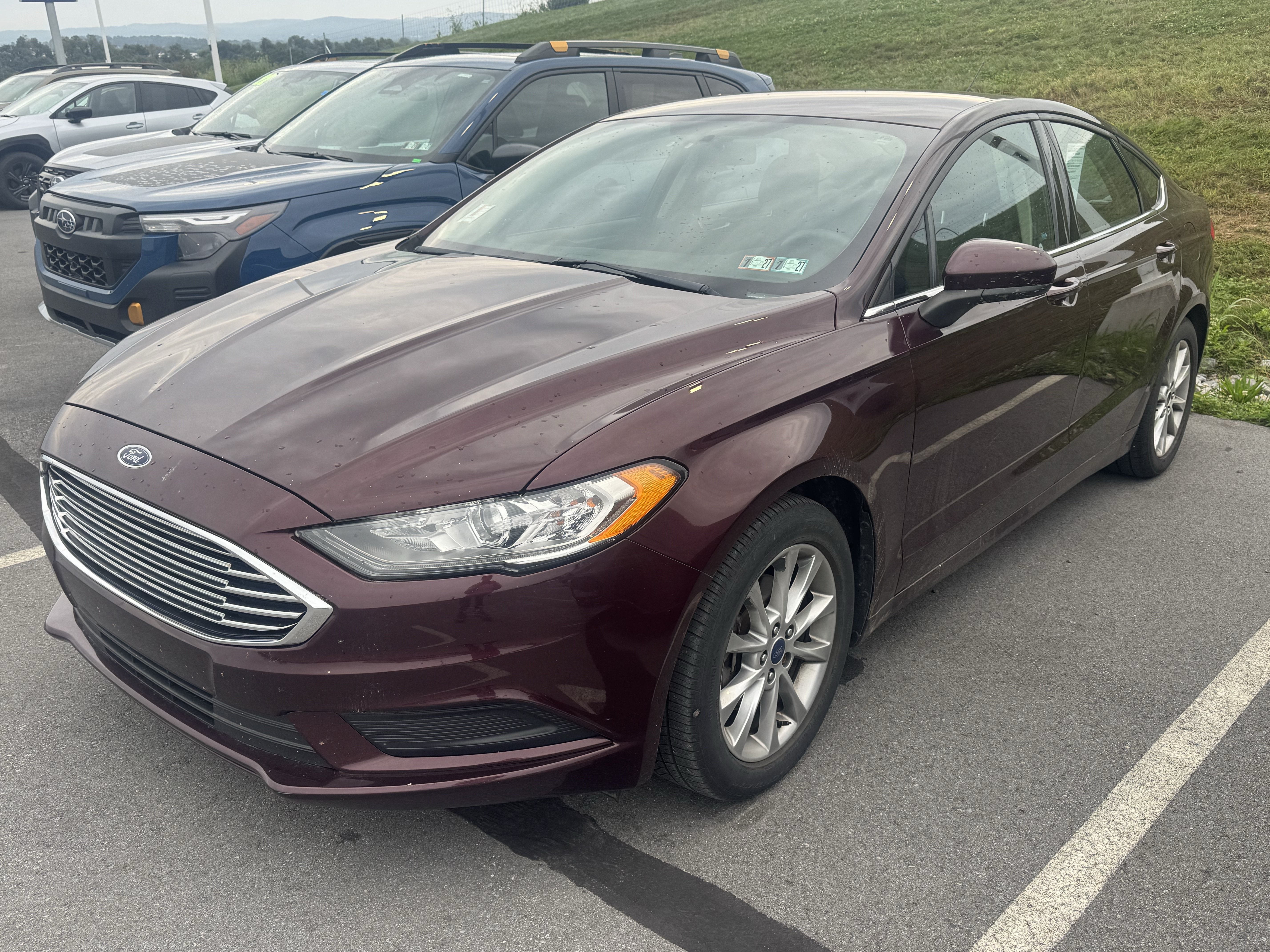 Used 2017 Ford Fusion SE FWD image 3