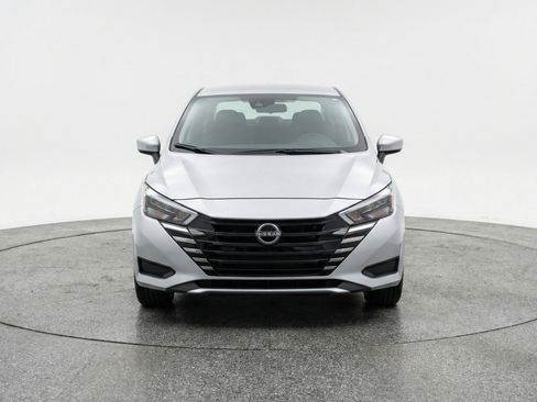 Used 2025 Nissan Versa SV image 2