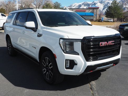 Used 2023 GMC Yukon XL AT4 image 3