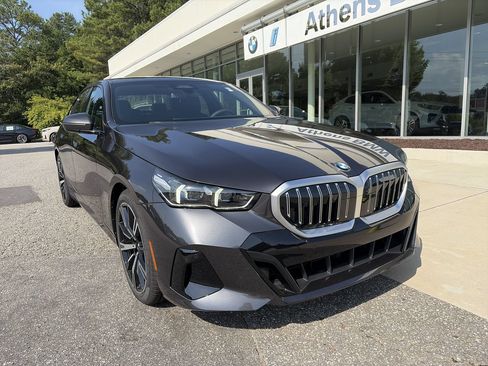 Used 2027 BMW 530i w/ M Sport Package RWD image 1