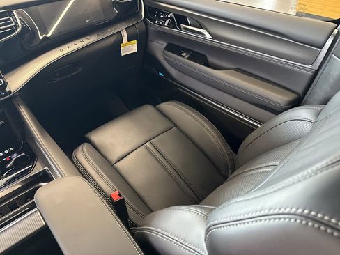 New 2026 Jeep Grand Wagoneer Summit w/ Premium Group III image 25