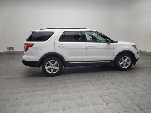 Used 2018 Ford Explorer XLT w/ Equipment Group 201A image 10