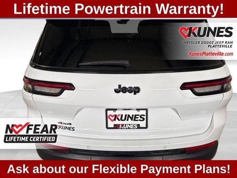 Used 2023 Jeep Grand Cherokee L Laredo image 9