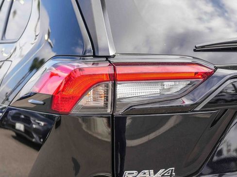 Used 2025 Toyota RAV4 XLE AWD/4WD image 11