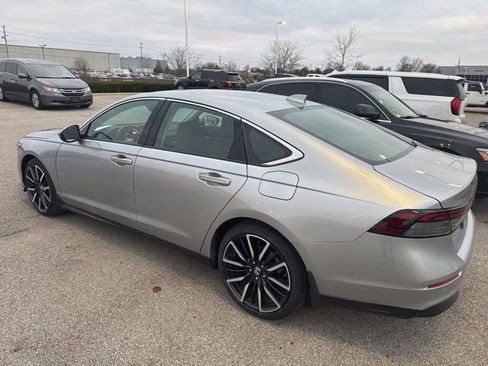 Used 2023 Honda Accord Touring image 3