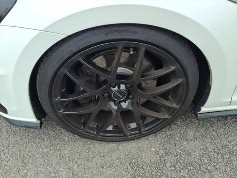 Used 2018 Volkswagen Golf R 4-Door AWD/4WD image 3