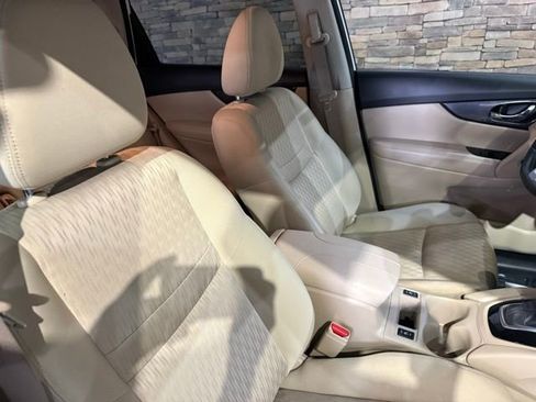 Used 2020 Nissan Rogue SV w/ Premium Package image 3