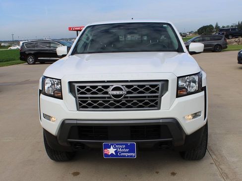 Used 2022 Nissan Frontier SV AWD/4WD image 2