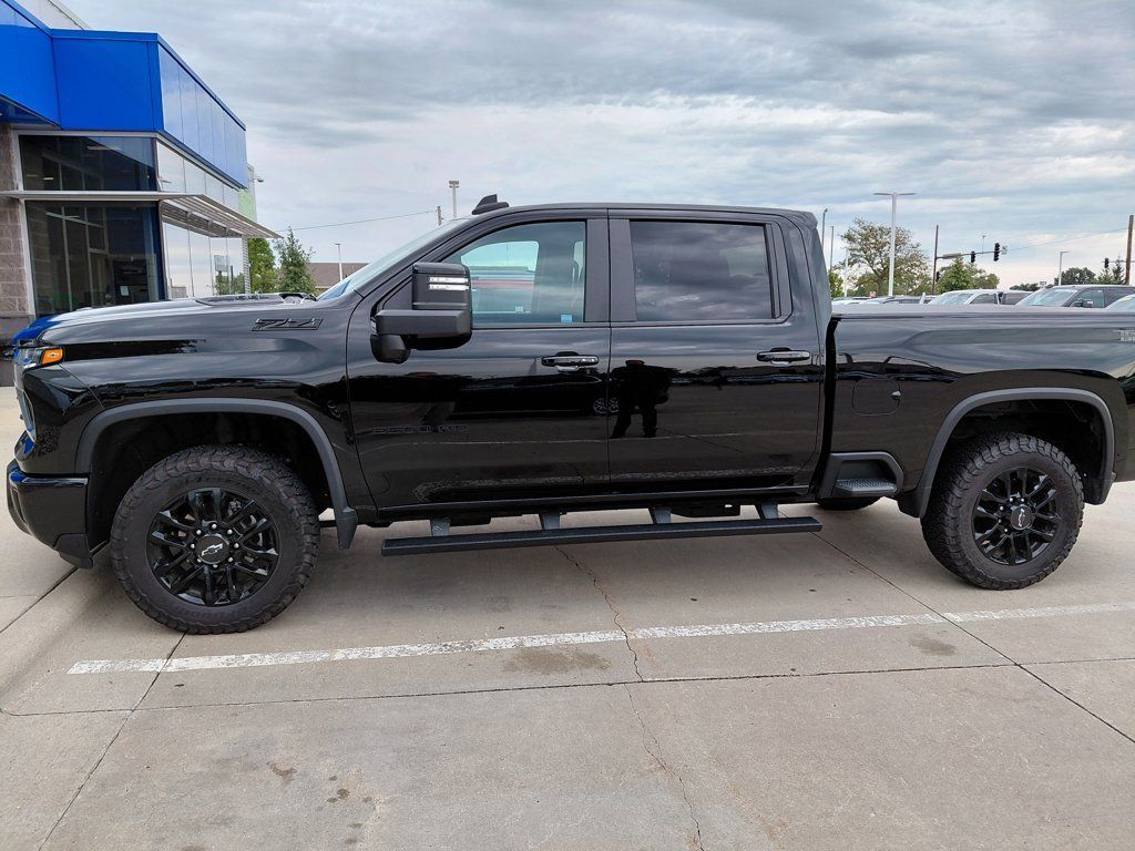Used 2025 Chevrolet Silverado 2500 LT w/ Trail Boss Package AWD/4WD image 2